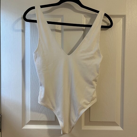 Aritzia Babaton Contour V-neck Bodysuit - Picture 3 of 4